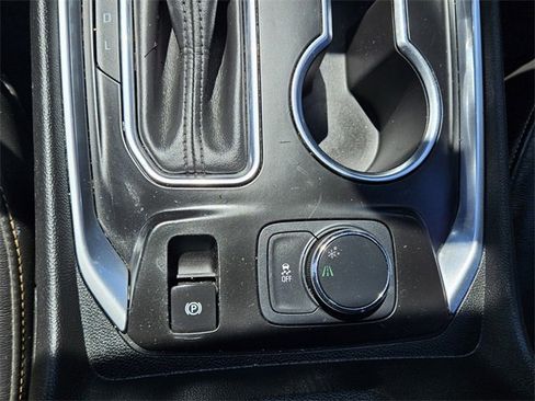 Used 2020 Chevrolet Traverse LT w/ LT Premium Package image 23