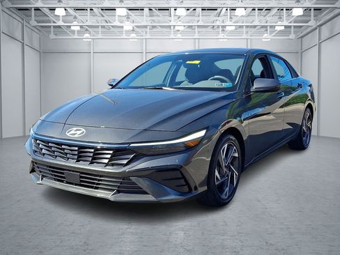 Certified 2025 Hyundai Elantra SEL FWD image 3