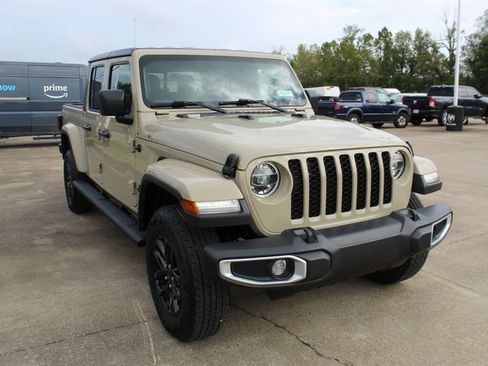 Used 2022 Jeep Gladiator Sport image 6