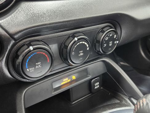 Used 2016 MAZDA MX-5 Miata Sport image 31