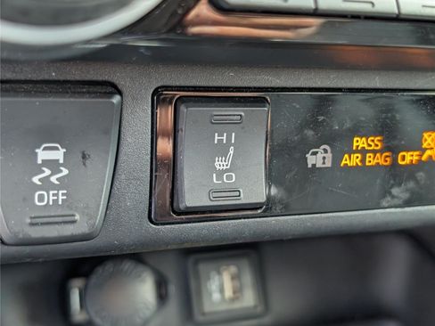 Used 2023 Toyota RAV4 XLE Premium AWD/4WD image 27