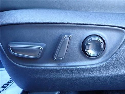 Used 2023 Toyota RAV4 XLE Premium image 11