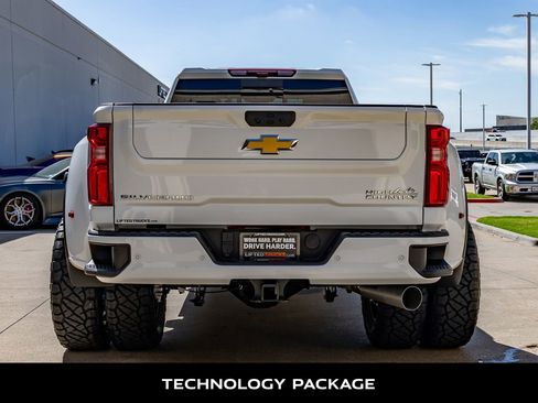 Used 2026 Chevrolet Silverado 3500 High Country w/ High Country Premium Package AWD/4WD image 8