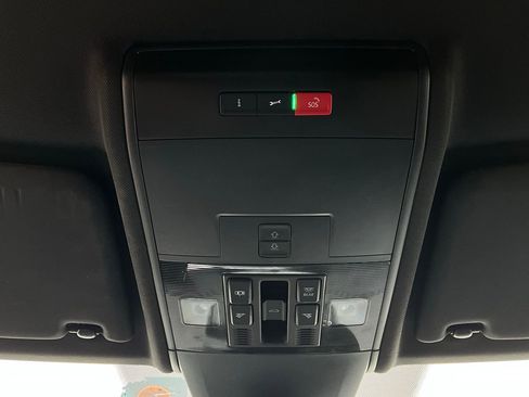 Used 2022 Volkswagen Atlas Cross Sport SEL R-Line image 17