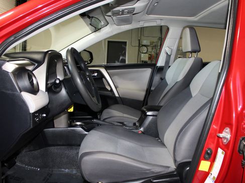 Used 2015 Toyota RAV4 XLE AWD/4WD image 9