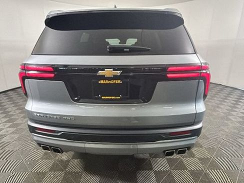 Used 2025 Chevrolet Traverse LT AWD/4WD image 3