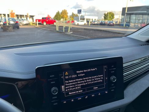 Used 2025 Volkswagen Jetta SE image 18