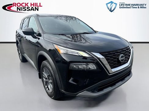 Used 2023 Nissan Rogue S image 1