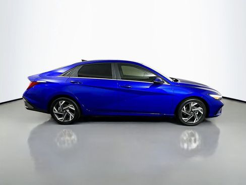 New 2025 Hyundai Elantra Limited image 4