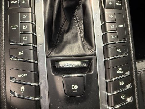 Used 2018 Porsche Macan AWD/4WD image 13