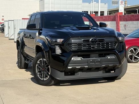 Used 2025 Toyota Tacoma TRD Sport RWD image 2