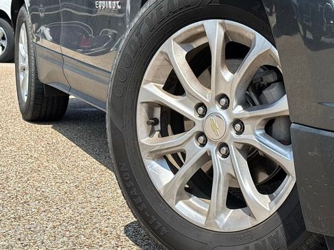 Used 2021 Chevrolet Equinox LT FWD image 2