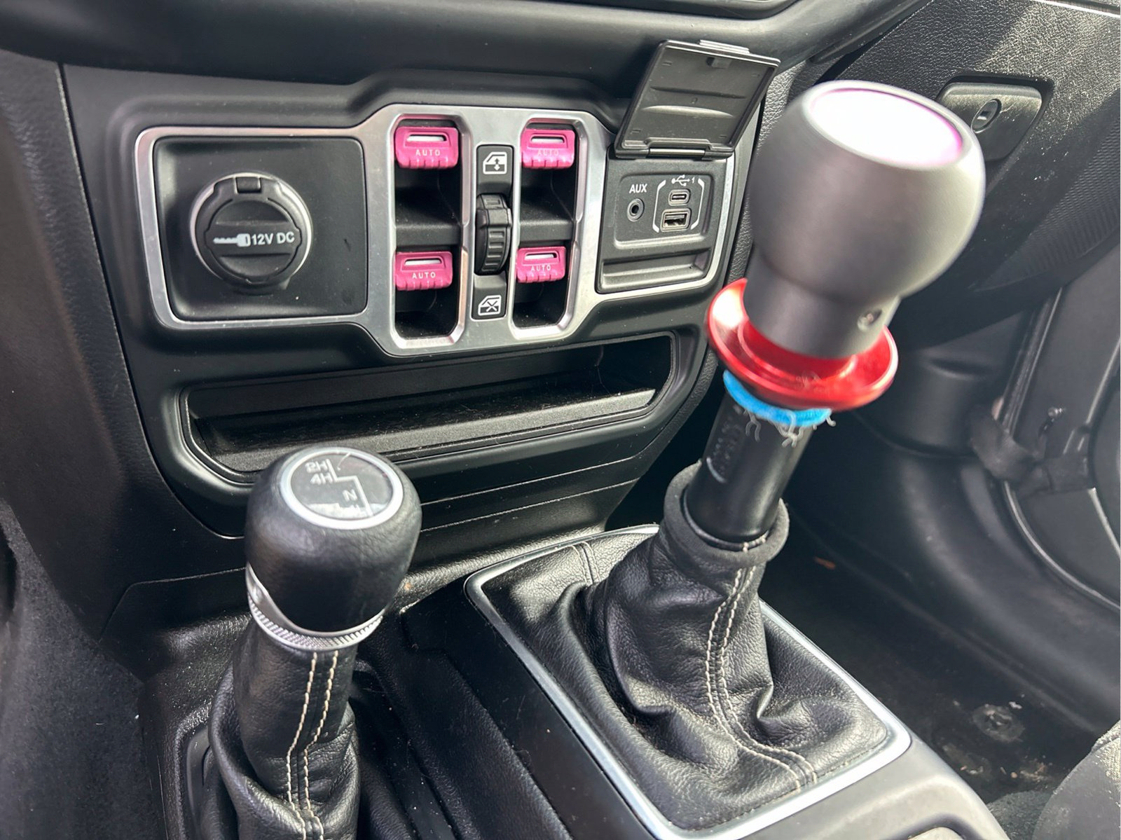 Used 2018 Jeep Wrangler Unlimited Sahara AWD/4WD image 18
