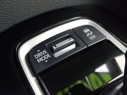 Used 2025 Toyota Corolla SE image 22