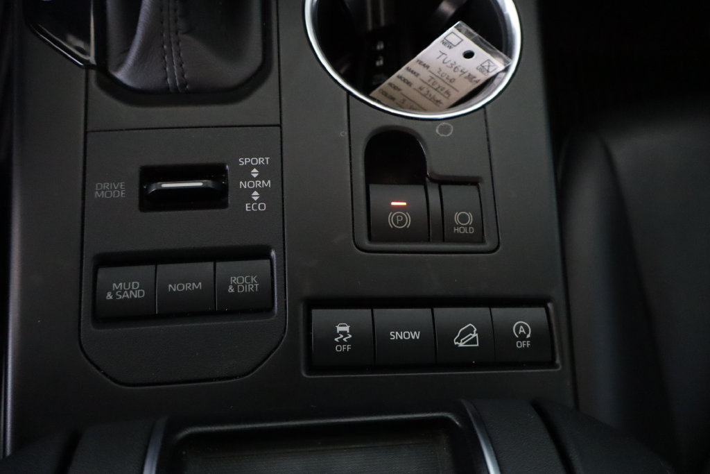 Used 2020 Toyota Highlander XLE AWD/4WD image 29