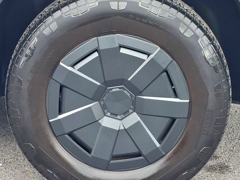Used 2025 Tesla Cybertruck AWD Crew Cab image 34