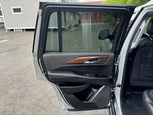 Used 2020 Cadillac Escalade Luxury AWD/4WD image 14