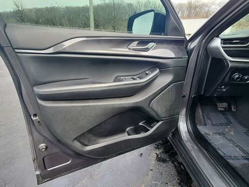 Used 2023 Jeep Grand Cherokee Altitude image 25