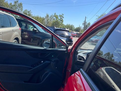 Used 2021 Subaru Crosstrek 2.0i Premium w/ Popular Package #2 AWD/4WD image 10