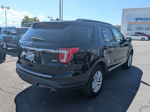 Used 2018 Ford Explorer XLT w/ Equipment Group 201A AWD/4WD image 3