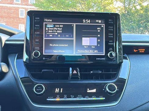 Used 2022 Toyota Corolla LE image 19