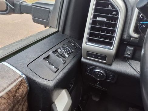 Used 2018 Ford F250 Lariat w/ Chrome Package image 15