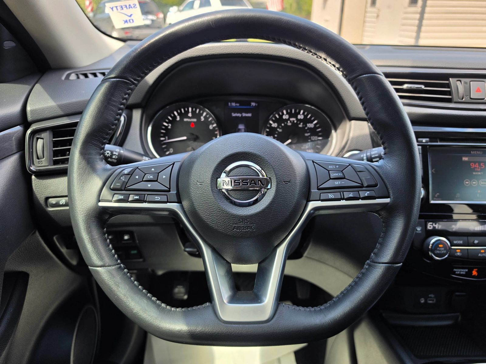 Used 2018 Nissan Rogue SV AWD/4WD image 10