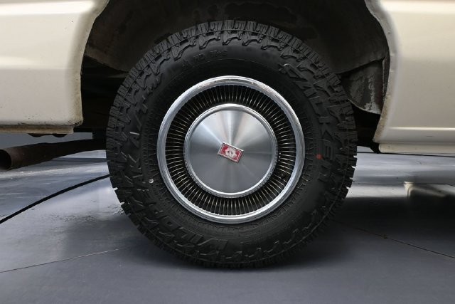 Used 1995 Ford E-150 and Econoline 150 Club Wagon RWD image 10