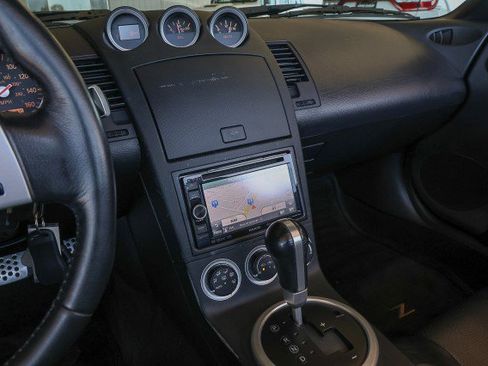 Used 2004 Nissan 350Z Touring RWD image 12
