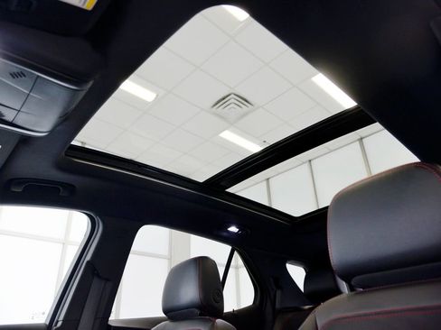 Used 2024 Chevrolet Equinox RS image 28