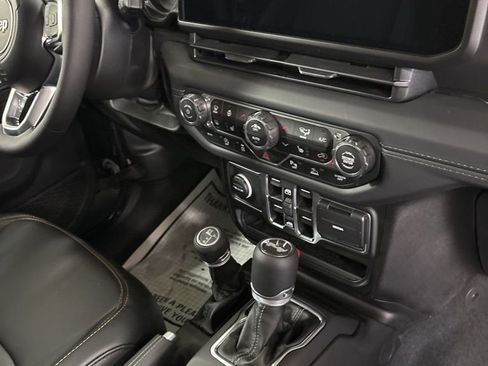 New 2025 Jeep Wrangler Unlimited Sahara AWD/4WD image 31