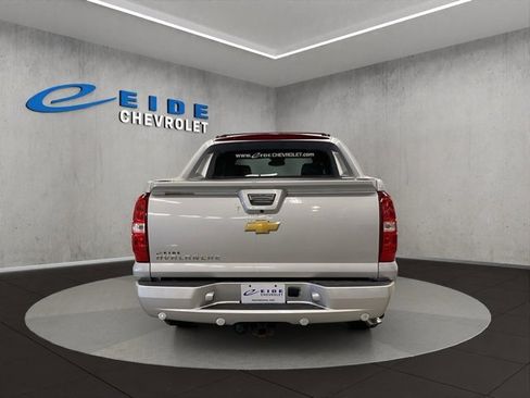 Used 2013 Chevrolet Avalanche LTZ image 5