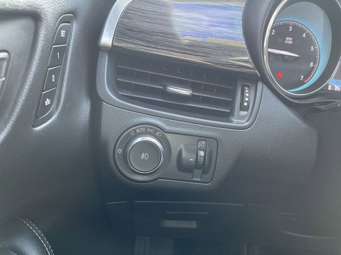 Used 2018 Buick Envision Essence image 18