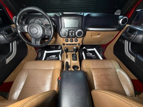 Used 2012 Jeep Wrangler Unlimited Sahara w/ Connectivity Group AWD/4WD image 17