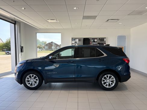 Used 2019 Chevrolet Equinox LT w/ Driver Convenience Package image 2
