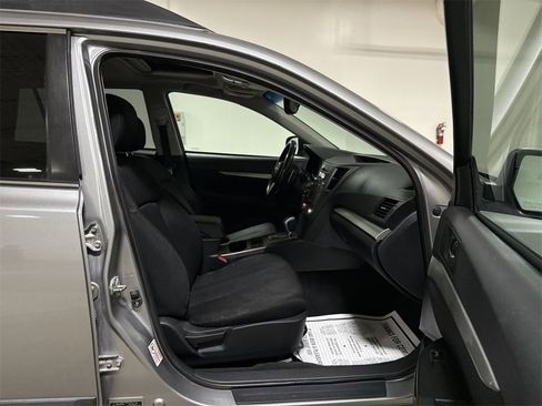 Used 2011 Subaru Outback 2.5i Premium image 21