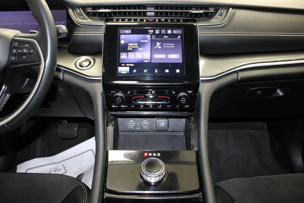 Used 2023 Jeep Grand Cherokee Altitude AWD/4WD image 11