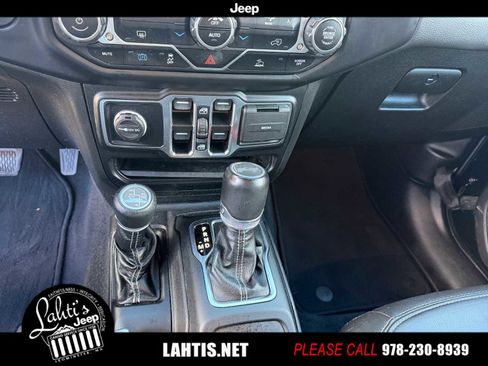 Used 2022 Jeep Wrangler Unlimited Sahara image 9