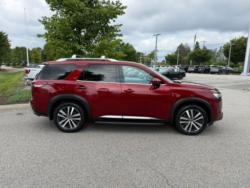 Used 2022 Nissan Pathfinder Platinum w/ Lighting Package (N93) AWD/4WD image 4
