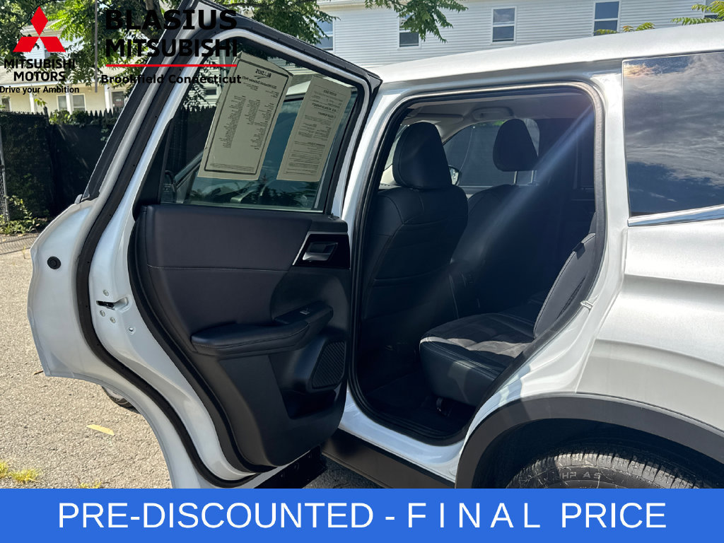 Used 2024 Mitsubishi Outlander 4WD Plug-In Hybrid image 15