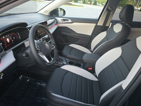 New 2025 Volkswagen Taos SEL image 15