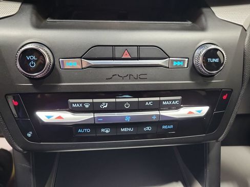 Used 2020 Ford Explorer XLT w/ Equipment Group 202A RWD image 42