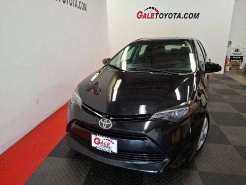 Used 2018 Toyota Corolla LE FWD image 3