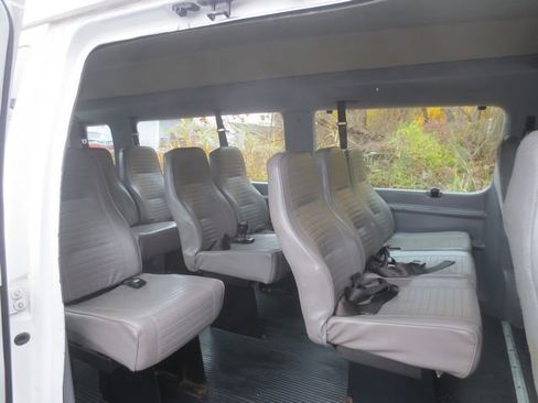 Used 2004 Ford E-350 and Econoline 350 Extended Super Duty image 9