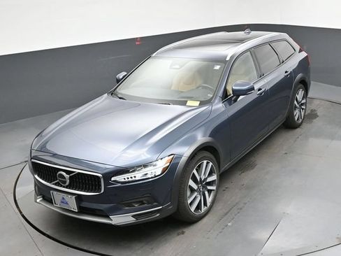 Used 2022 Volvo V90 B6 Cross Country AWD/4WD image 19