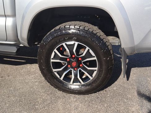 Used 2021 Toyota Tacoma TRD Sport w/ Technology Package image 9