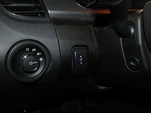 Used 2014 Ford Taurus SEL w/ Equipment Group 201A image 9