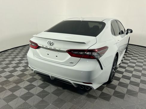 Used 2023 Toyota Camry SE image 3