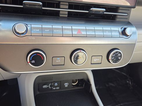 Used 2025 Hyundai Kona SE image 20