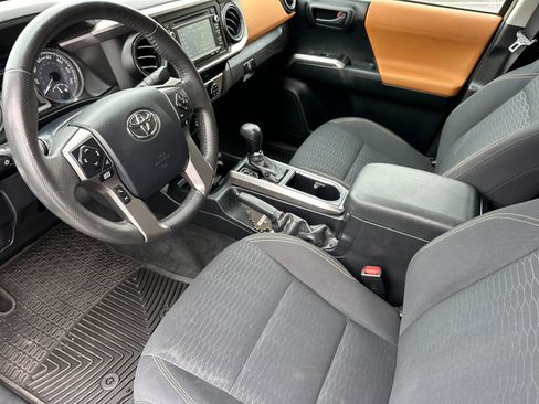 Used 2017 Toyota Tacoma SR5 w/ Tow Package AWD/4WD image 9